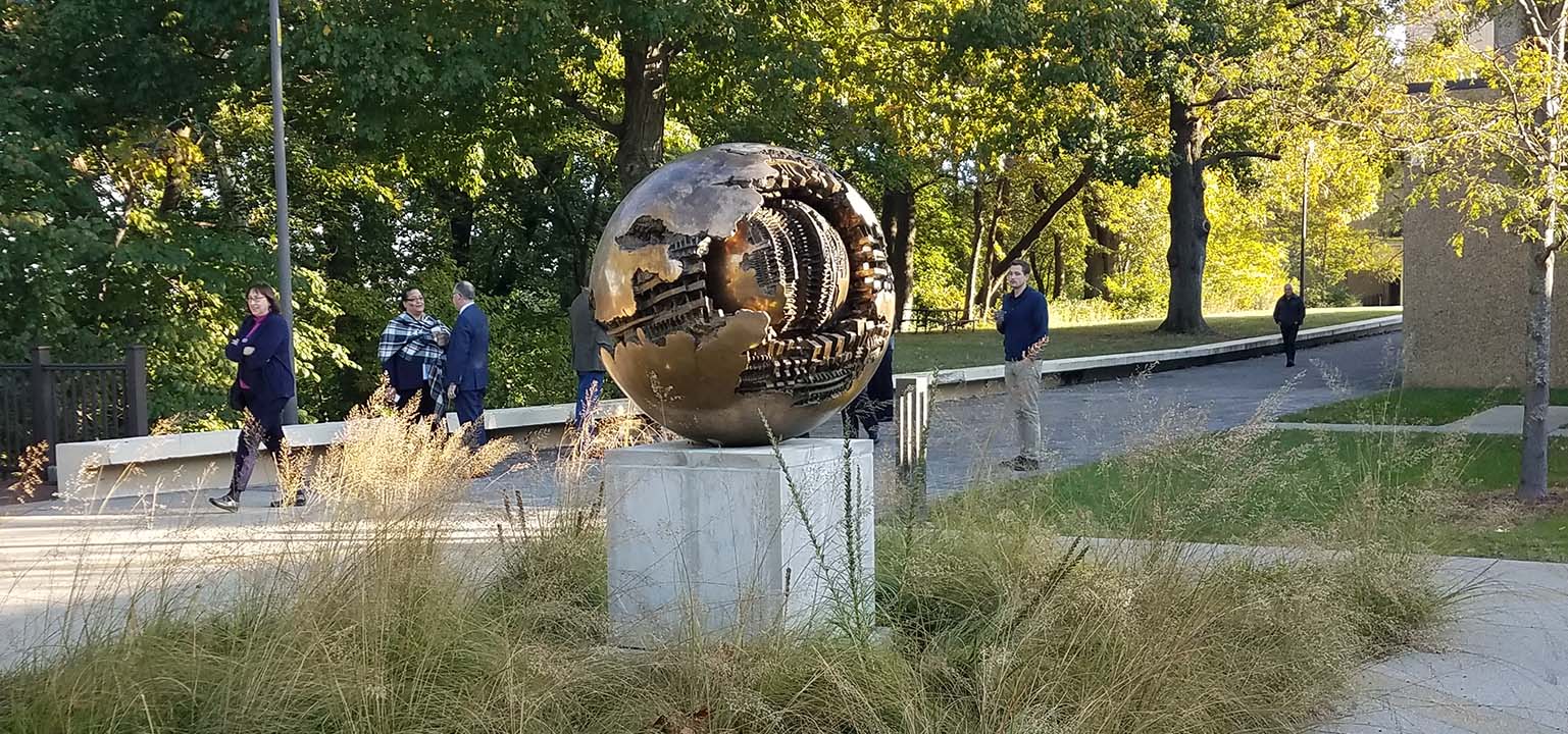 Pomodoro outside with people gathered around