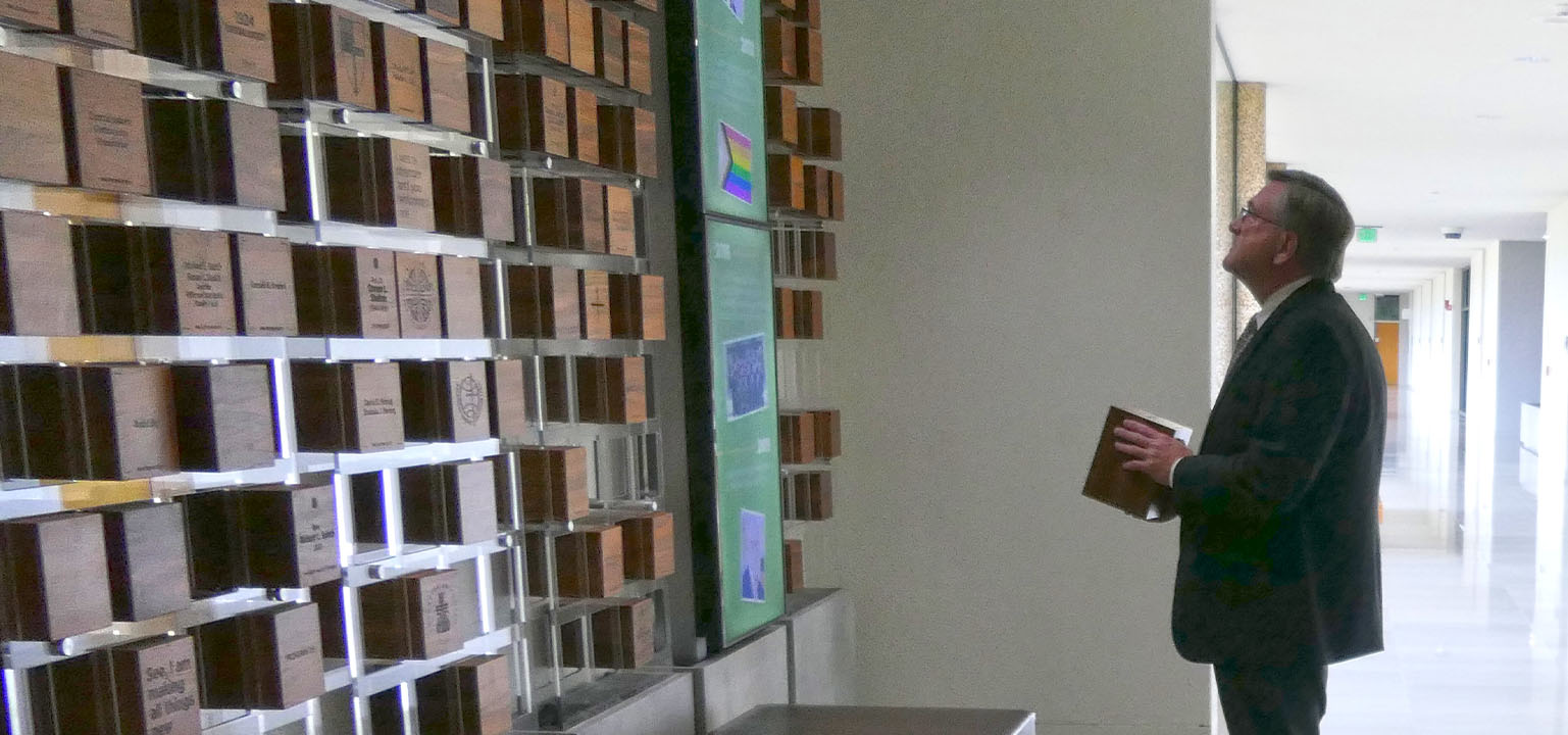 Rev. Dr. Scott Seay placing his block on the donor wall