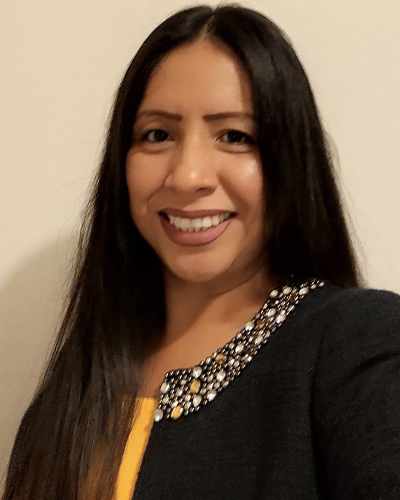 Cristina Flores headshot